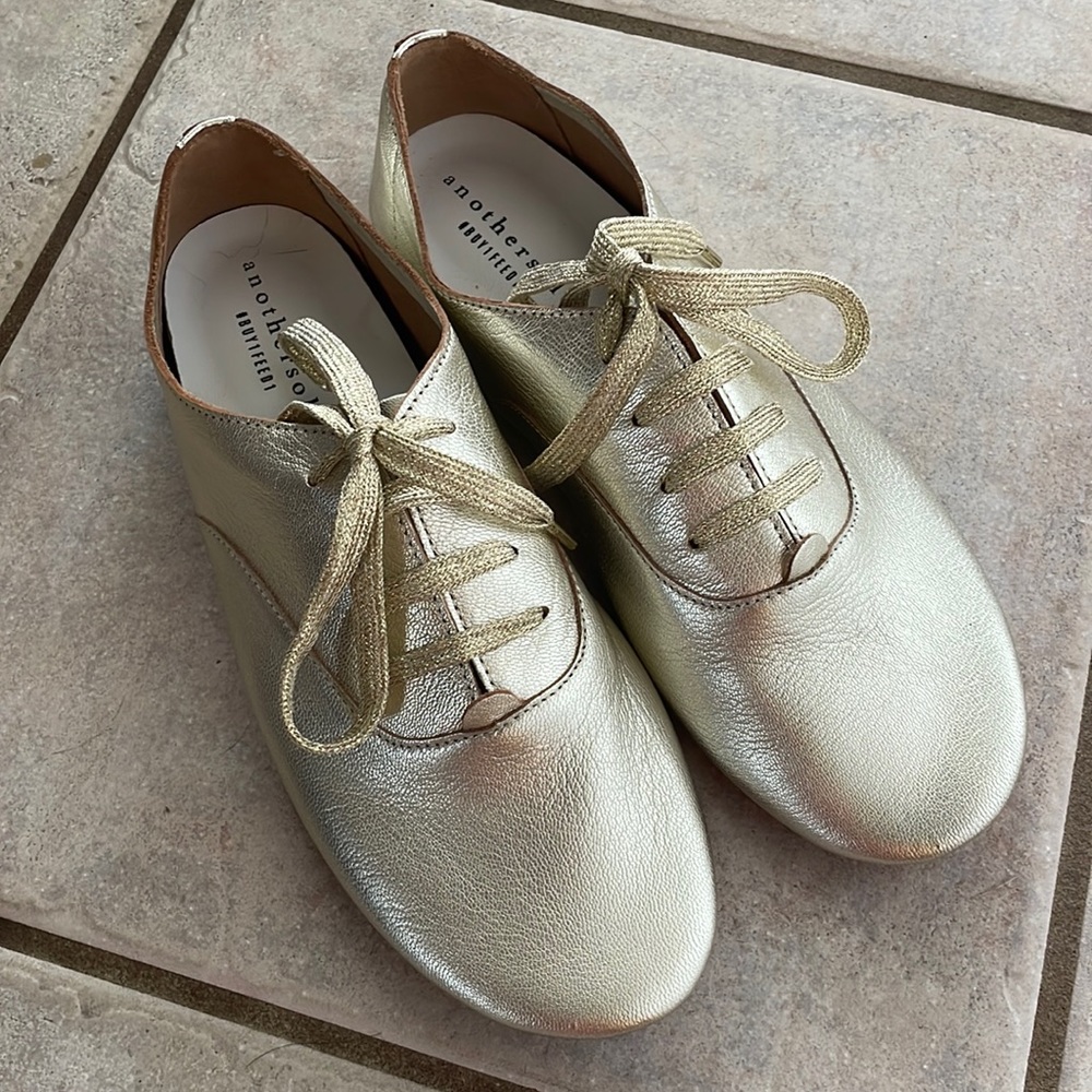 NWOT Anothersole Gold Shoes 39
